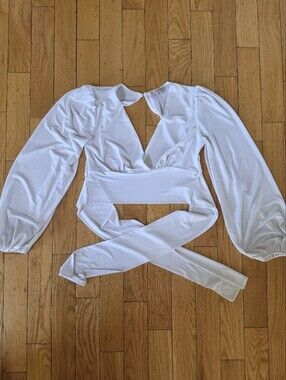 🤍 GUESS White Balloon Sleeve Crop Top 🤍